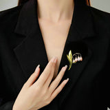 2025 Vintage Chinese style cheongsam accessories autumn and winter coat coat corsage fixed pin freshwater pearl lily of the valley brooch